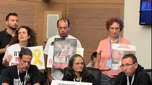 משפחות חטופים ב"וועדת להצלת החטופים" בכנסת, 28 באוקטובר 2024