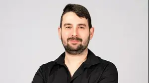 אלון מינדלין.