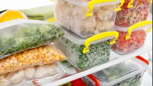 מזון קפוא בפריזר
