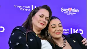 יובל רפאל קרן פלס ויואב צפיר במסיבת עיתונאים לאחר הצגת שיר האירוויזיון 2025