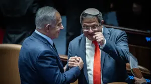 רה"מ בנימין נתניהו עם איתמר בן גביר השר לבט"פ לאחר אישור חזרת שרי עוצמה יהודית לממשלה, 19 במרץ 2025