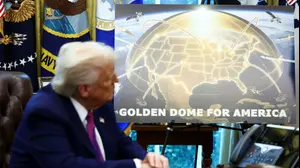 נשיא ארה"ב דונלד טראמפ מציג את "כיפת הזהב"