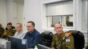 שר הביטחון ישראל כ"ץ קיים הערכת מצב במפקדת פיקוד העורף, ביחד עם מפקד פיקוד העורף, אלוף רפי מילוא, מנכ"ל משרד הביטחון, אלוף (מיל') אמיר ברעם, מ"מ ראש רח"ל, ראש מטה פיקוד העורף, 18 ביוני 2025