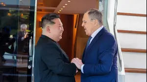 שר החוץ של רוסיה סרגיי לברוב נפגש עם מנהיג קוריאה הצפונית קים ג'ונג און בוונסאן, 12 ביולי 2025
