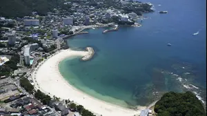 חוף הרחצה פונה לקראת אזהרות הצונאמי, העיר שירהאמה שבמערב יפן, 30 ביולי 2025