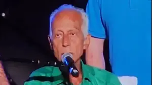 מתי כספי בערב המחווה "שרים מתי כספי", אמפי פארק רעננה, 30 באוגוסט 2025