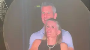 זוג בוגד נתפס בהופעה של קולדפליי