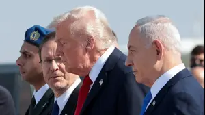 נשיא ארה"ב דונלד טראמפ עם רה"מ בנימין נתניהו, הנשיא יצחק הרצוג , נתב"ג, 13 באוקטובר 2025