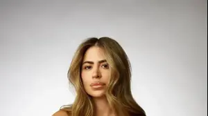 לי אלון בצילומי קמפיין של nature nut