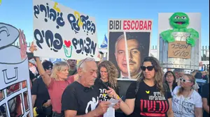 שמואל ברודץ שבני משפחתו נחטפו לעזה בבית מעצר ניצן בהפגנת תמיכה בעצורי הפחים ומחאה נגד אכיפה בררנית. 24 באוקטובר 2025