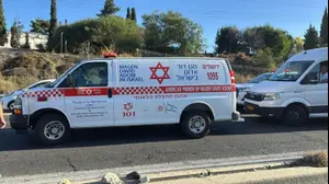 ניידת מגן דוד אדום בזירת התאונה
