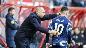 שחקן אייאקס, אוסקר גלוך, עם המאמן ג'וני הייטינחה