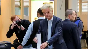 חירט וילדרס מצביע בקלפי בהאג, הולנד, 29 באוקטובר 2025