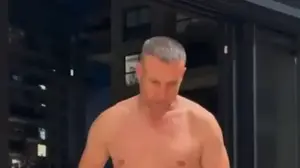 יובל צלנר בלי חולצה