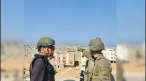 אל"מ אייל כהן, מח"ט כפיר, עם אמיר בוחבוט, ח'אן יונס, 26 באוקטובר 2025