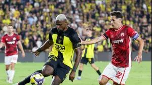 הלדר לופס, הפועל באר שבע לצד בריאן קרבאלי, בית"ר ירושלים