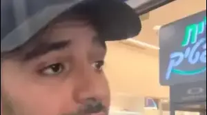 פעיל הימין מרדכי דוד מתנכל לכתב חדשות 13 אביעד גליקמן