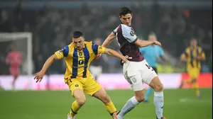 אושר דוידה שחקן מכבי תל אביב לפני פאו טורס שחקן אסטון וילה