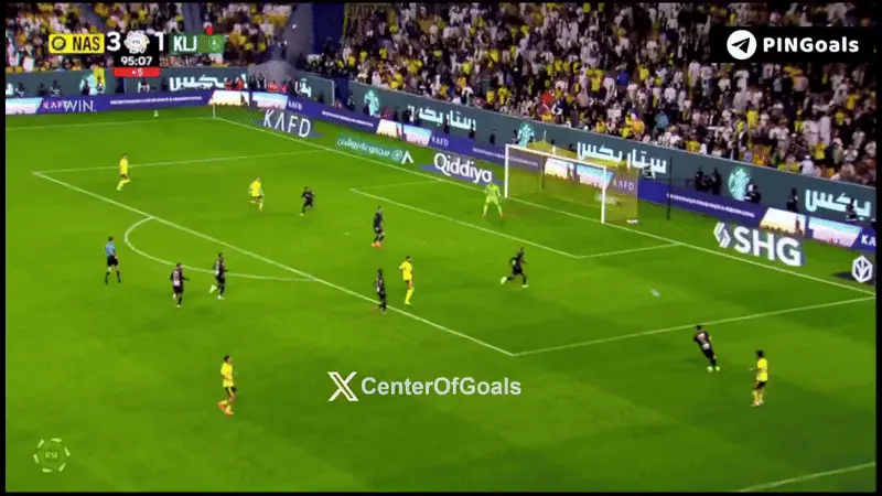 כריסטיאנו רונאלדו כובש במספרת