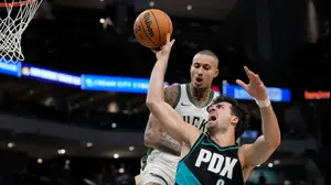 דני אבדיה מול קייל קוזמה, פורטלנד בלייזרס מול מילווקי באקס