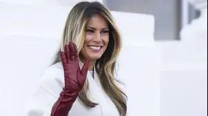 מלניה טראמפ לובשת דיור בטקס חניכת עץ חג המולד