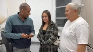 ש' ואמה במעמד קבלת הטלפון בתחנת המשטרה