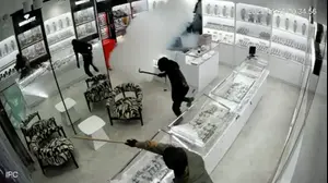 ניסיון שוד חנויות במתחם האופקים