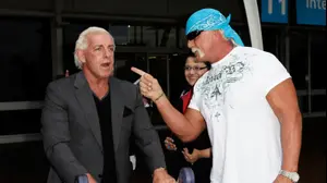 ריק פלייר לצד האלק הוגאן, מתאבקי WWE לשעבר