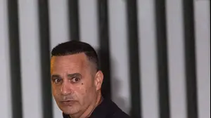 ניצב מני בנימין ביציאה ממשרדי מח"ש, 30 בנובמבר 2025