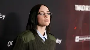 בילי אייליש בבכורת "אוואטר: אש ואפר". קליפורניה, דצמבר 2025