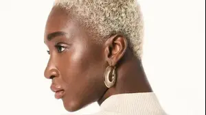 הדוגמנית פיי ז׳קיטה