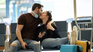 זוג בשדה התעופה