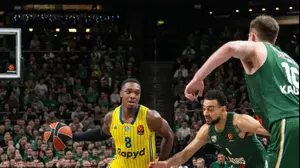 שחקן מכבי תל אביב לוני ווקר