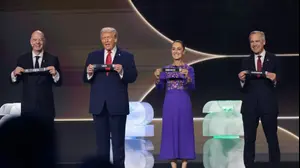 מארק קרני ראש ממשלת קנדה, קלאודיה שיינבאום נשיאת מקסיקו, דונלד טראמפ נשיא ארה"ב, ג'אני אינפנטינו נשיא פיפ"א, הגרלת מונדיאל 2026