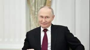 נשיא רוסיה ולדימיר פוטין בפגישה עם שליחי ממשל טראמפ בקרמלין, 2 בדצמבר 2025