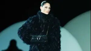 שרון גניש בקמפיין גוצ'י של דמנה גוואסליה. דצמבר 2025