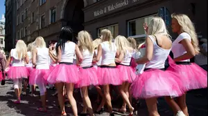 צעדת הבלונדיניות השנתית בריגה, לטביה