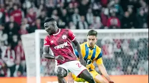 שחקן מכבי תל אביב, נועם בן הרוש, מול שחקן הפועל באר שבע, קינגס קאנגווה