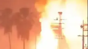 ברק פגע בעמוד חמשל והצית אותו באש, שדרות, 11 בדצמבר 2025