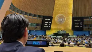 העצרת הכללית קיבלה החלטה הקוראת לישראל לשתף פעולה עם ארגון אונר"א