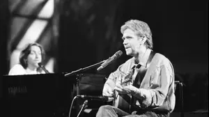 נציגי אירלנד באירוויזיון 1994, צ'ארלי מקגטיגן (בחזית), פול הרינגטון