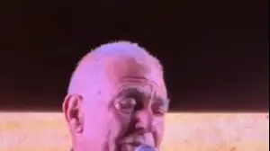 שורד השבי גדי מוזס מדליק נר חנוכה ראשון ופורץ בבכי