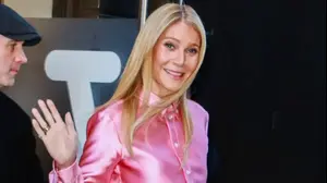 גווינת' פאלטרו לובשת לוק ורוד של קלווין קליין אביב 2026