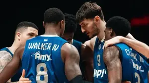 רומן סורקין ושחקני מכבי תל אביב