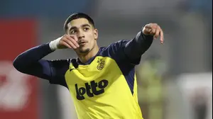 ענאן חלאילי שחקן אוניון סן ז'ילואז חוגג שער