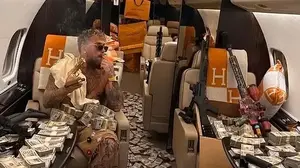 ג'ייק פול בתמונה מהמטוס אחרי ההפסד לאנתוני ג'ושוע