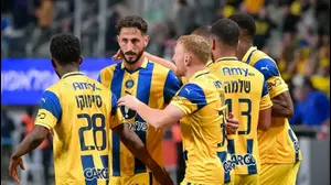 שגיב יחזקאל ושחקני מכבי תל אביב חוגגים