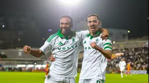 דולב חזיזה, קנג'י גורה שחקני מכבי חיפה חוגגים