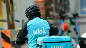 מזג אוויר
גשם
אופנועים בעיר
אופניים
שליחים וולט
תל אביב