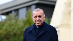 נשיא טורקיה רג'פ טייפ ארדואן משוחח עם כתבים באיסטנבול, 2 בינואר 2026